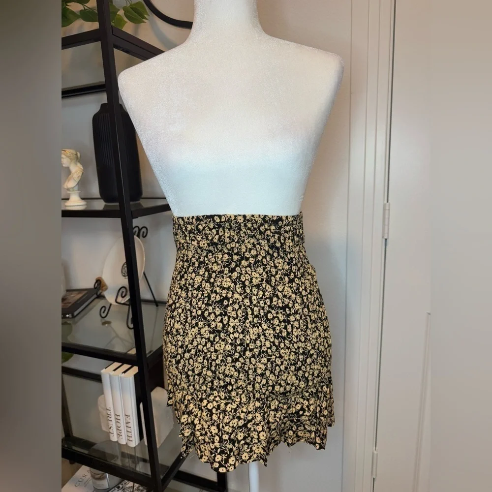 NWT LOST + WANDER Ruffled Short Mini Skirt Black Gold Size S